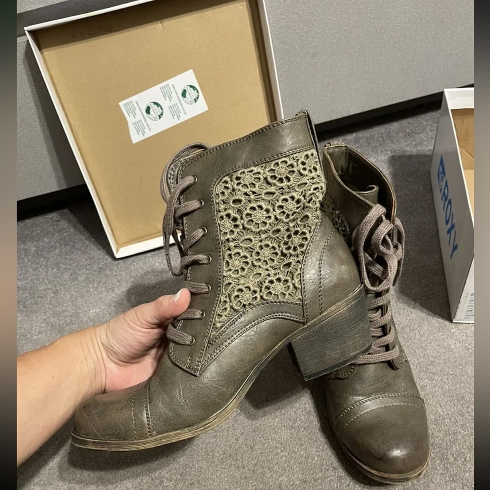 Roxy Women’s Colbie Boot w/ Lace Detail - Sz 9